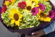 Bouquet with Green Hydrangea, Red Gerberas and Sunflowers — photo 3