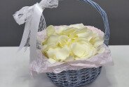Coșuleț mic cu petale de trandafiri albi d=20 cm — foto 1