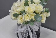 Box with white roses and eucalyptus – Ø 20 cm — photo 2