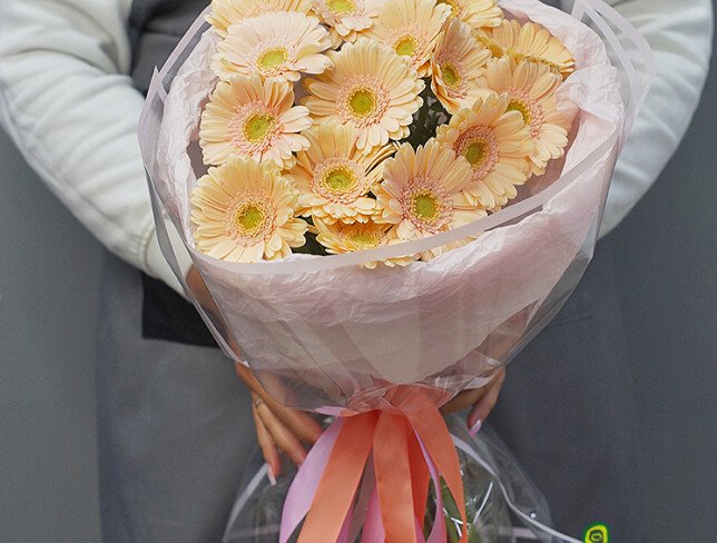 Buchet din 15 mini-gerbere roz pal foto