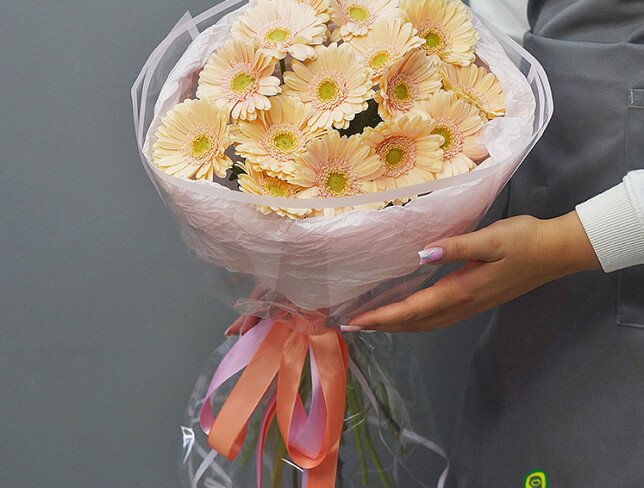Buchet din 15 mini-gerbere roz pal foto